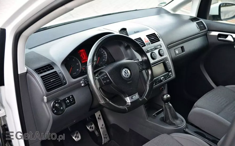 VOLKSWAGEN Touran 