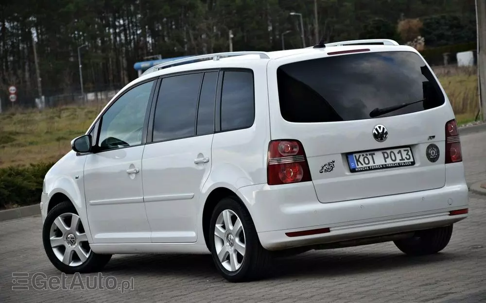 VOLKSWAGEN Touran 