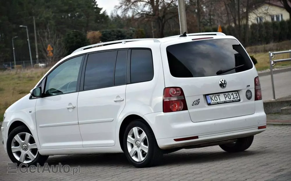 VOLKSWAGEN Touran 