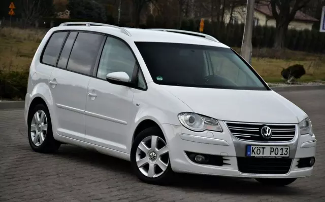 VOLKSWAGEN Touran 