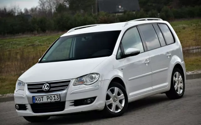 VOLKSWAGEN Touran 
