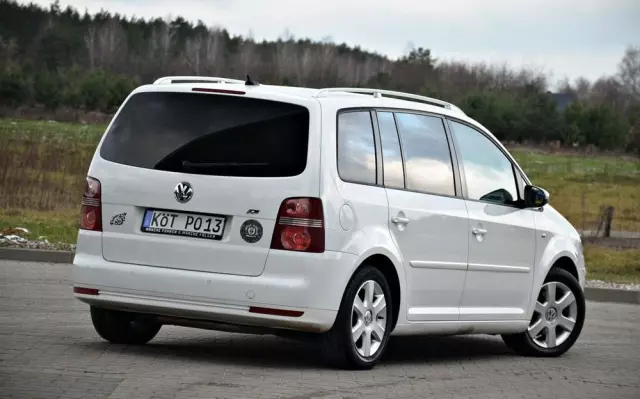 VOLKSWAGEN Touran 