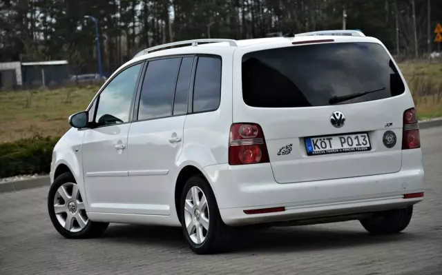 VOLKSWAGEN Touran 