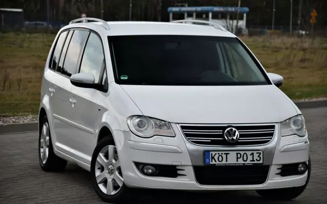 VOLKSWAGEN Touran 