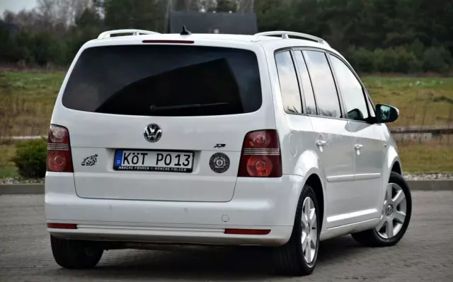 VOLKSWAGEN Touran 