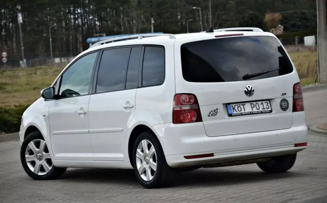VOLKSWAGEN Touran 