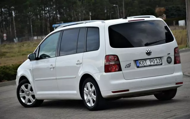VOLKSWAGEN Touran 