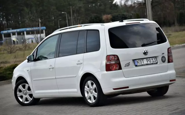 VOLKSWAGEN Touran 