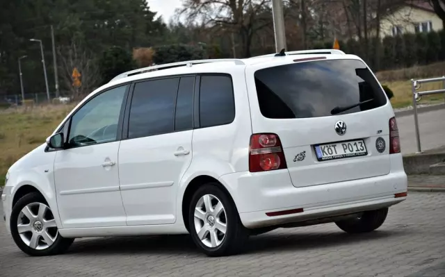 VOLKSWAGEN Touran 