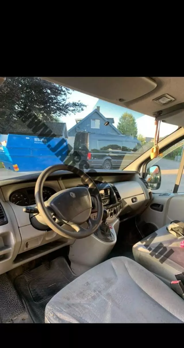 RENAULT Trafic 