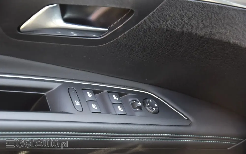 PEUGEOT 3008 BlueHDi 130 Stop & Start EAT8 Allure Pack