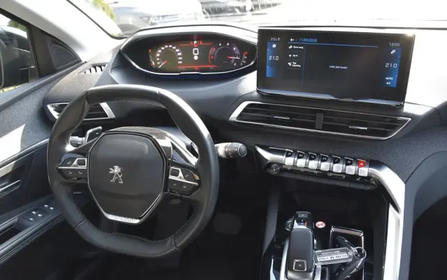 PEUGEOT 3008 BlueHDi 130 Stop & Start EAT8 Allure Pack