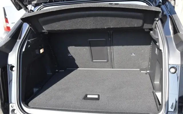 PEUGEOT 3008 BlueHDi 130 Stop & Start EAT8 Allure Pack