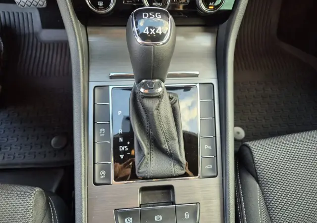 SKODA Superb 2.0 TSI 4x4 Style DSG