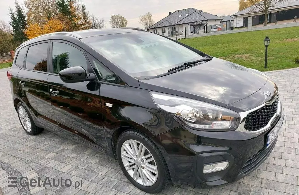 KIA Carens 