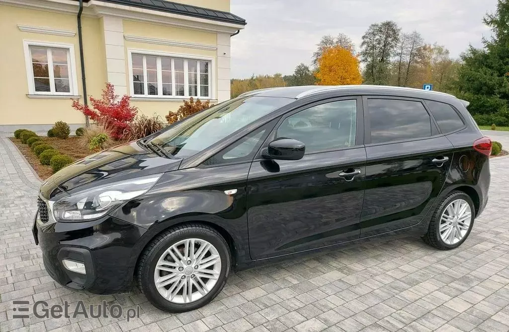 KIA Carens 
