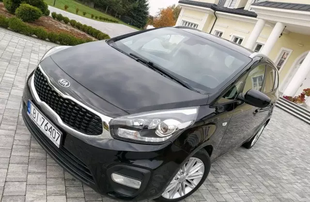 KIA Carens 