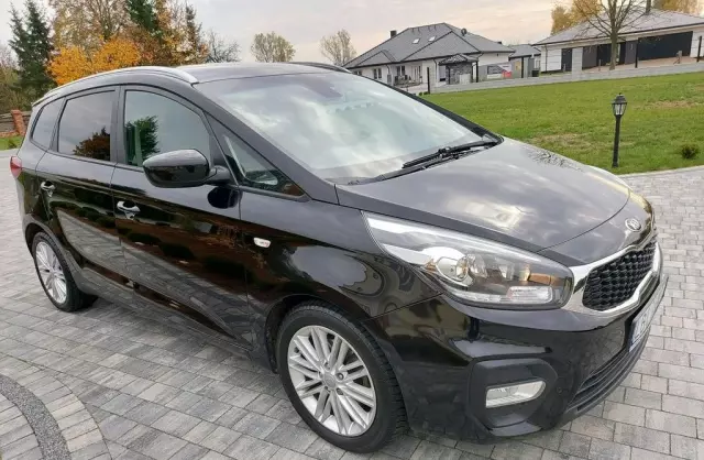 KIA Carens 