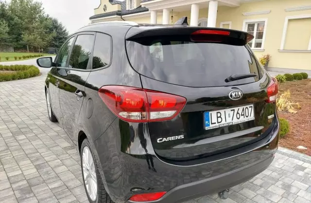 KIA Carens 