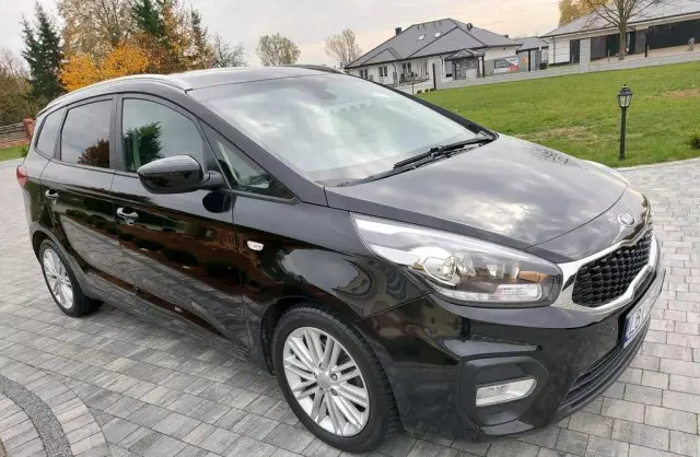 KIA Carens 