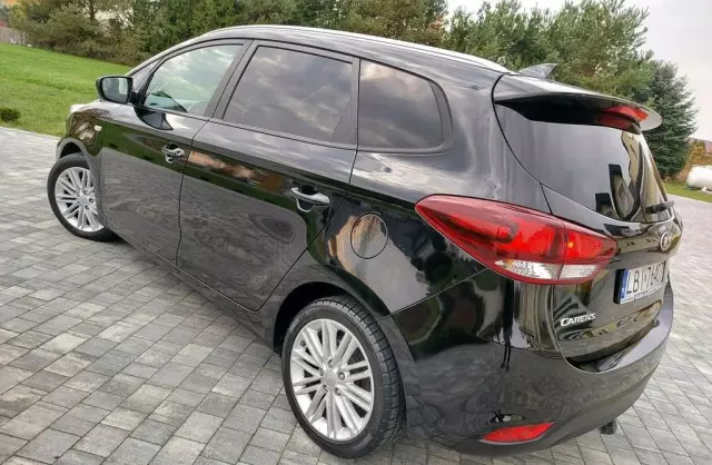 KIA Carens 