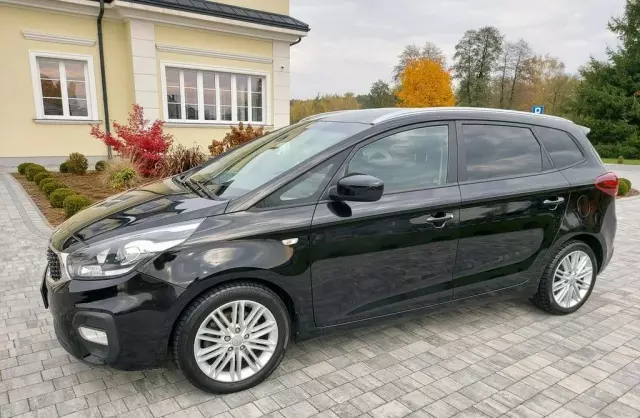 KIA Carens 