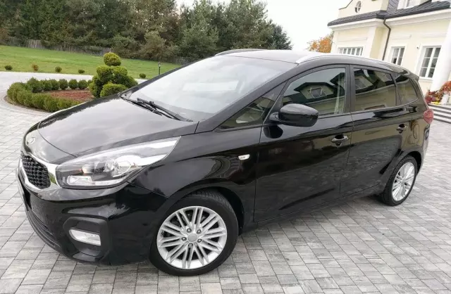 KIA Carens 