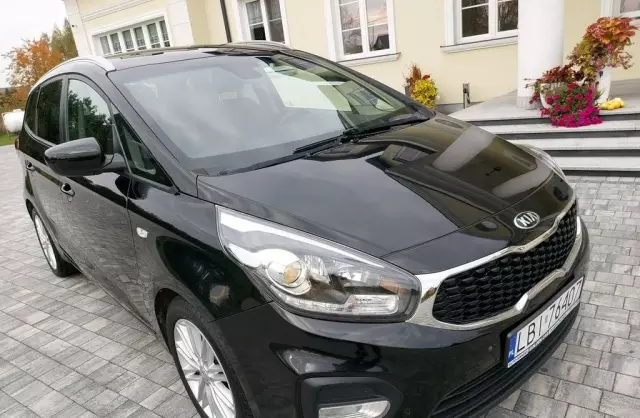 KIA Carens 