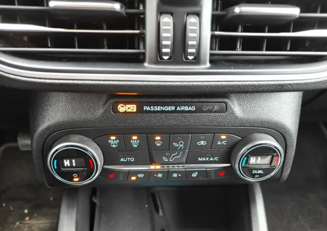 FORD Focus 1.0 EcoBoost Titanium