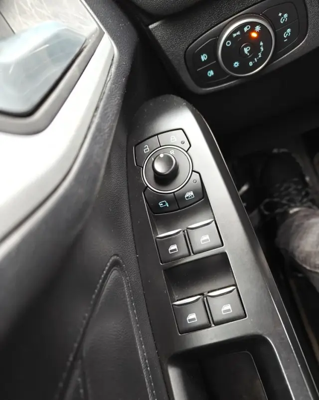 FORD Focus 1.0 EcoBoost Titanium