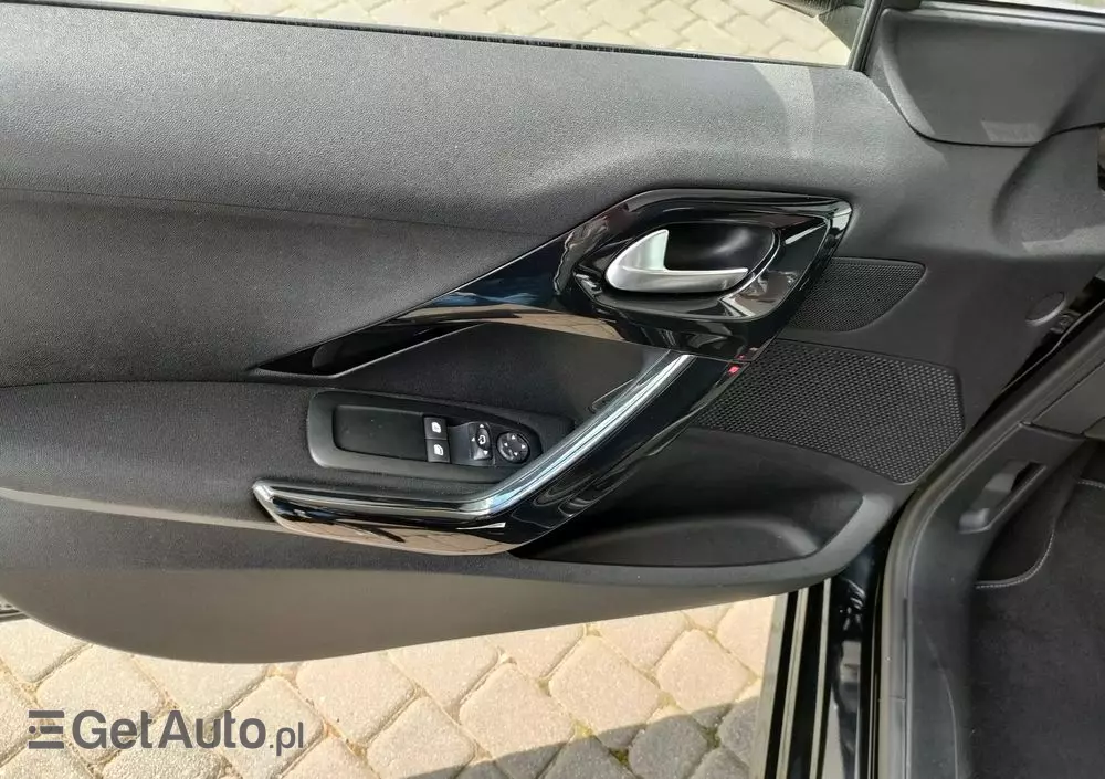 PEUGEOT 208 1.2 PureTech Style