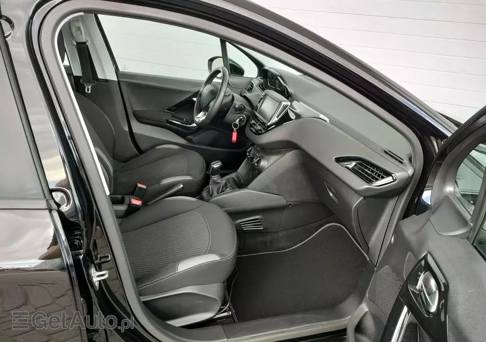 PEUGEOT 208 1.2 PureTech Style