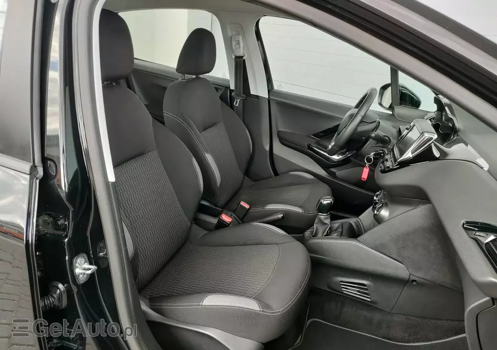 PEUGEOT 208 1.2 PureTech Style
