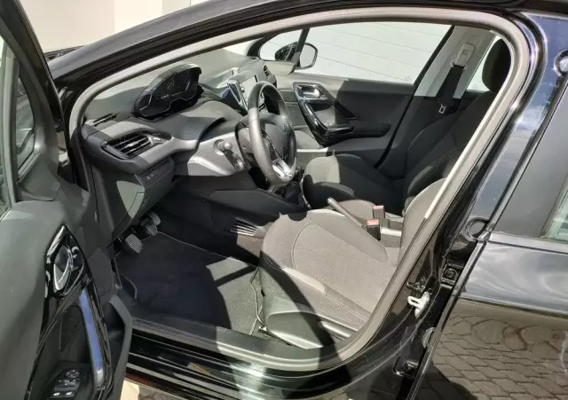 PEUGEOT 208 1.2 PureTech Style