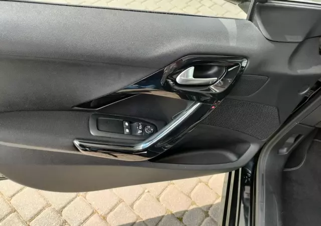 PEUGEOT 208 1.2 PureTech Style