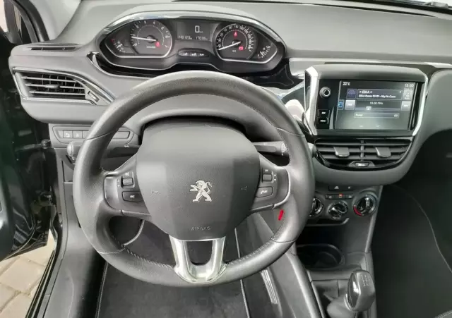 PEUGEOT 208 1.2 PureTech Style