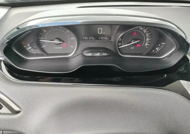 PEUGEOT 208 1.2 PureTech Style