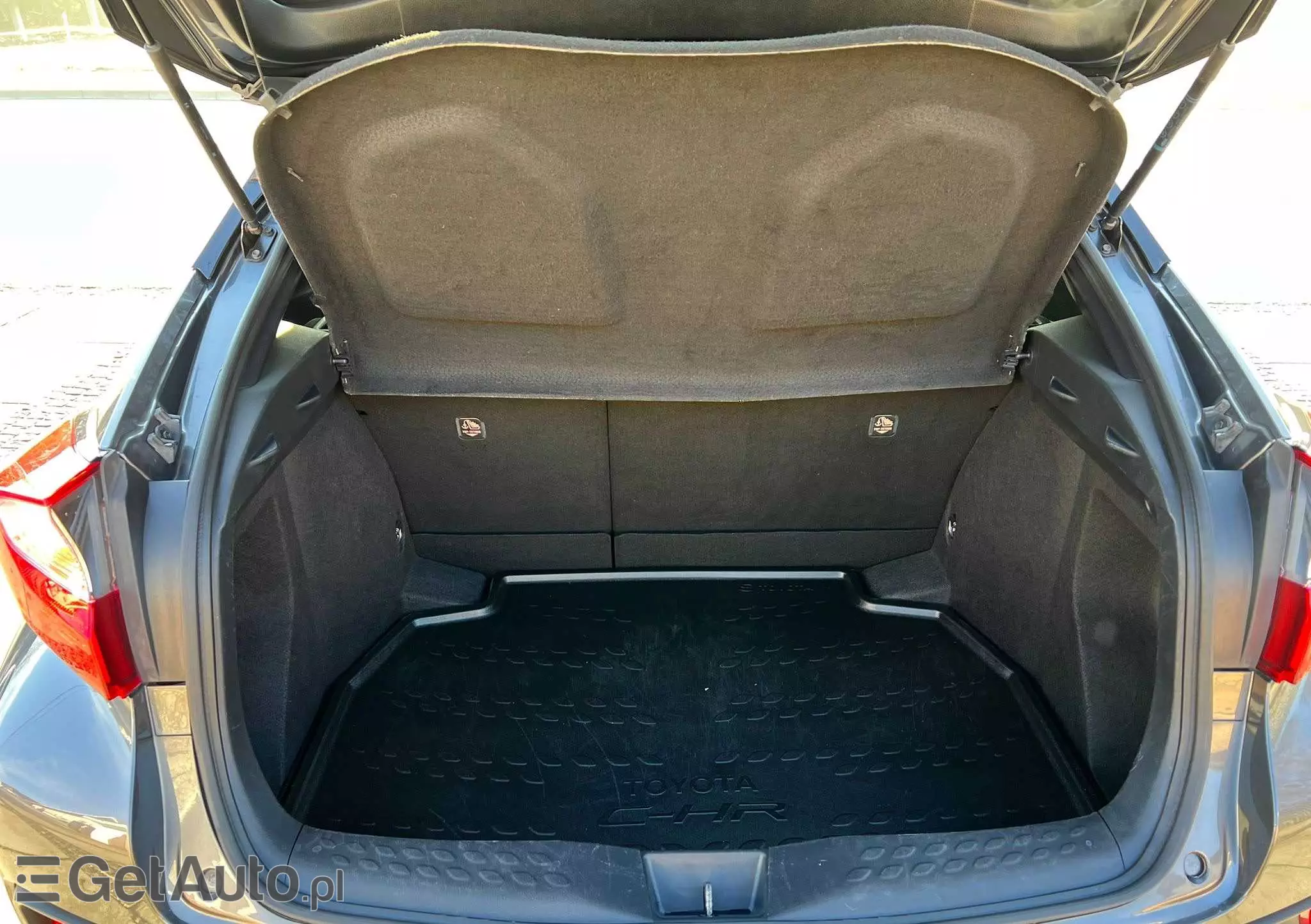 TOYOTA C-HR 1.8 Hybrid Dynamic