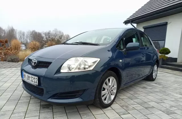 TOYOTA Auris 