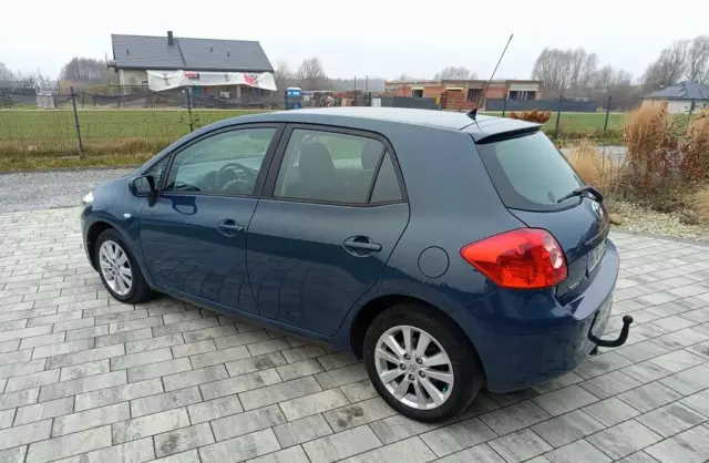 TOYOTA Auris 