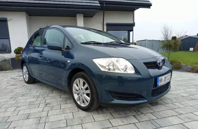 TOYOTA Auris 