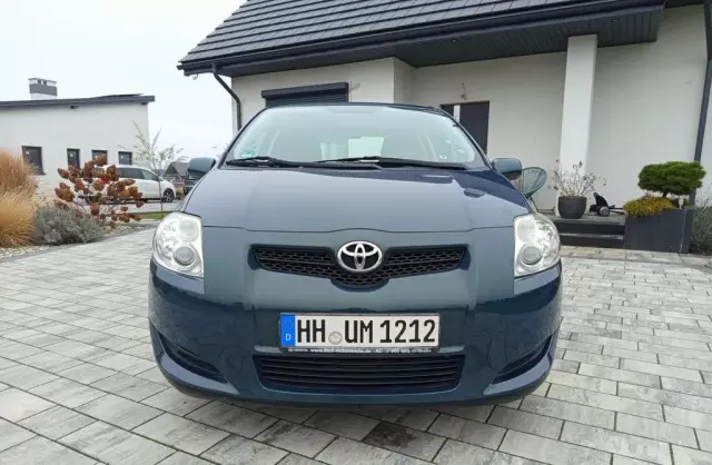 TOYOTA Auris 