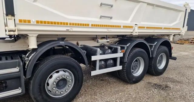 SCANIA P360 Kiper 8x4 Hydroburta Manual Resory 