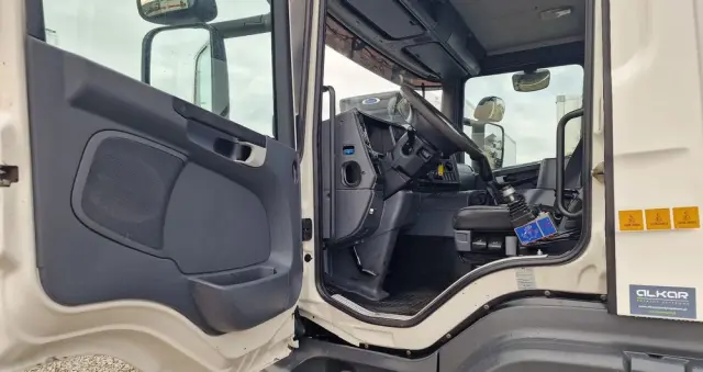 SCANIA P360 Kiper 8x4 Hydroburta Manual Resory 