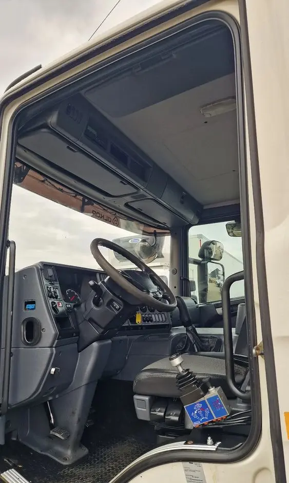 SCANIA P360 Kiper 8x4 Hydroburta Manual Resory 