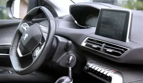 PEUGEOT 5008 