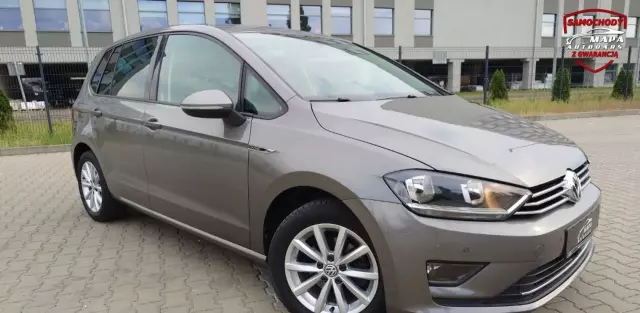 VOLKSWAGEN Golf Sportsvan 