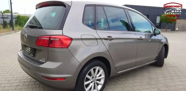 VOLKSWAGEN Golf Sportsvan 