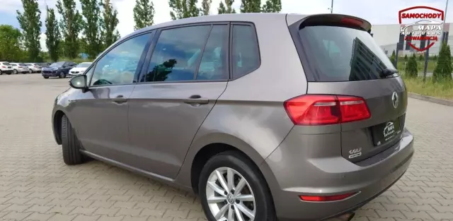 VOLKSWAGEN Golf Sportsvan 