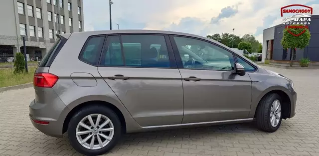 VOLKSWAGEN Golf Sportsvan 